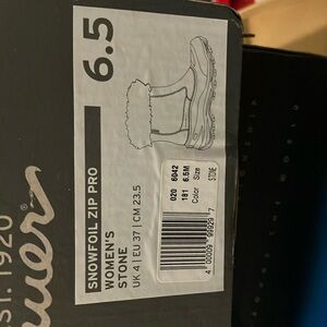 Brand new women’s boots water proof and fuzzy